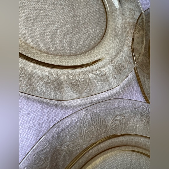 Vintage topaz yellow salad plates - Picture 7 of 11